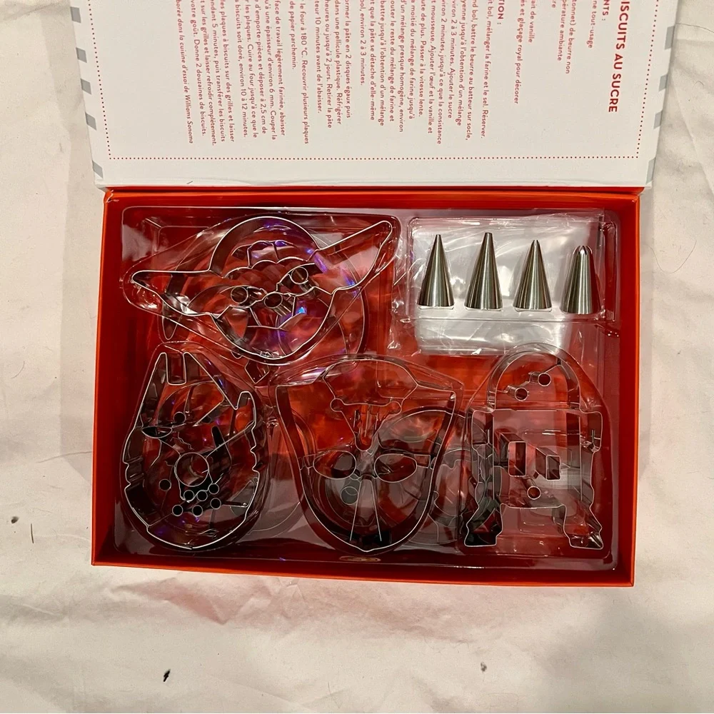 Williams Sonoma Star Wars Cookie Baking Kit - Red and Cream Accents